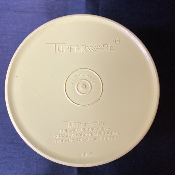 1970’s Tupperware Canister - Picture 6 of 11